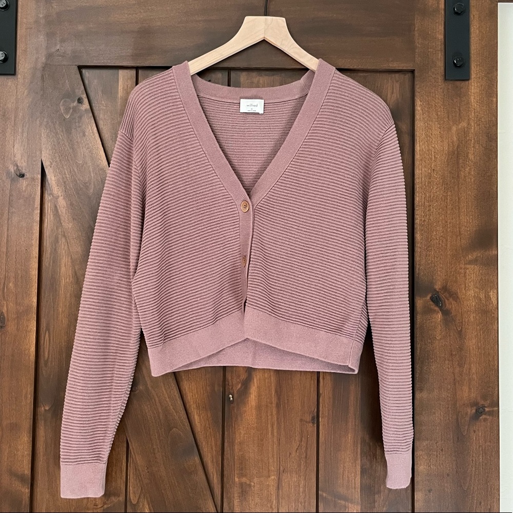 Semi cropped sweater